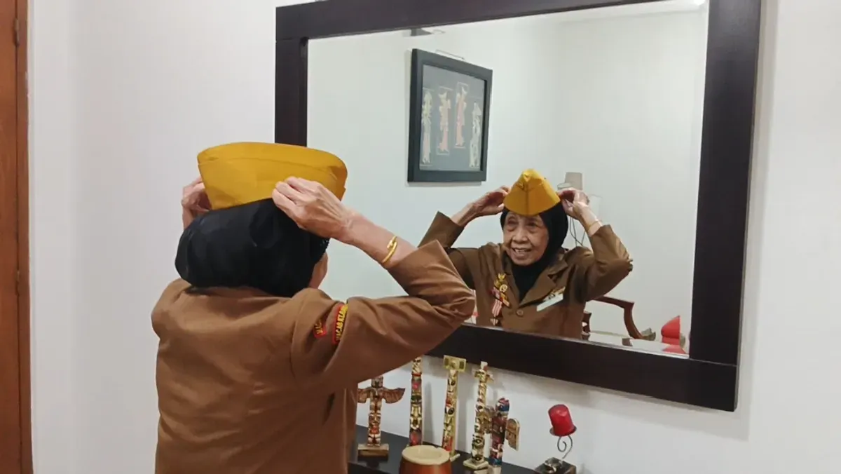 Siti Fatimah (95) veteran yang dulu bertugas menjadi mata-mata saat usianya masih 15 tahun. (Sumber: ayobandung.id | Foto: Gilang Fathu Romadhan)