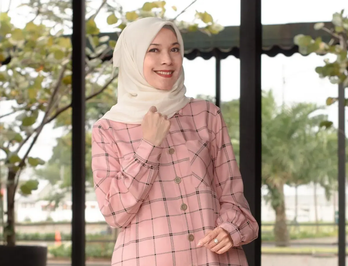 Eksanti, owner dari brand fesyen muslim Yumnasa. (Sumber: Yumnasa)