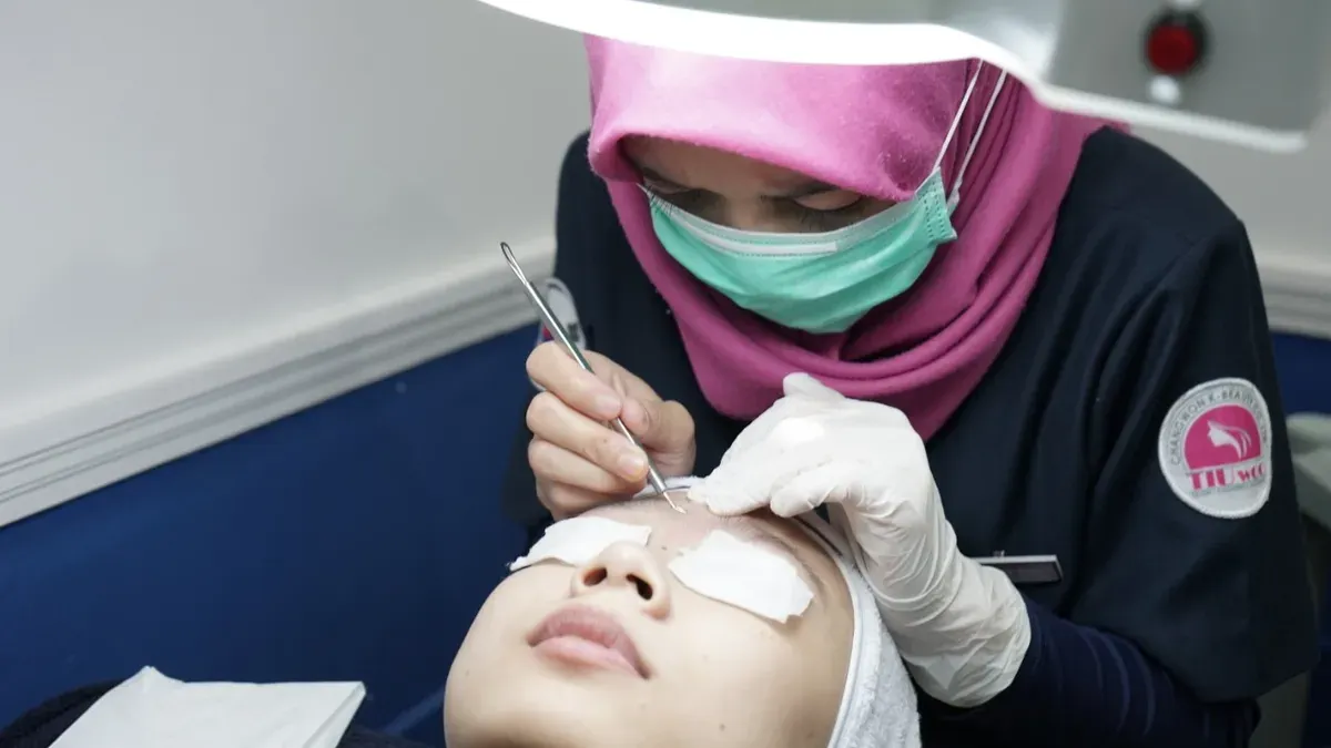 Standar kecantikan Korea Selatan telah menjadi acuan global dalam beberapa tahun terakhir. Kulit wajah sehat, lembap, dan glowing bukan lagi sekadar impian para penggemar K-beauty. (Sumber: Ayobandung.id | Foto: Eneng Reni Nuraisyah Jamil)
