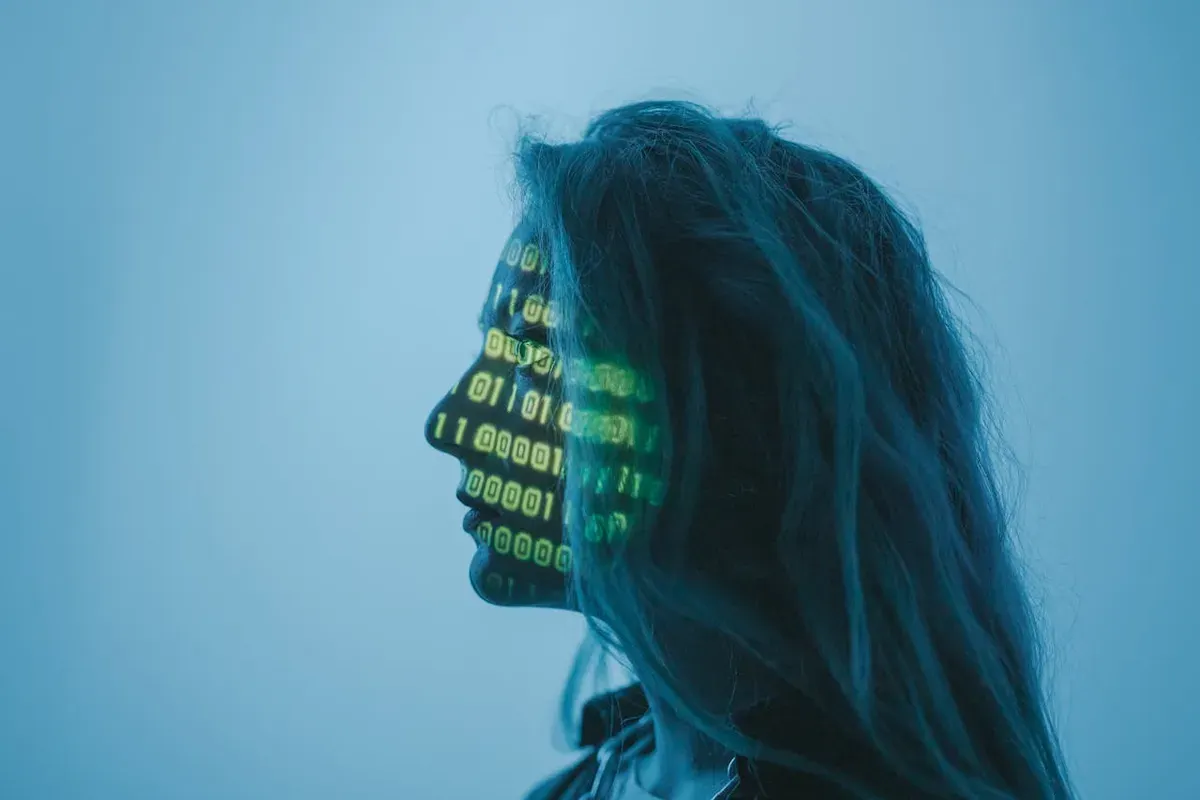 Inilah janji Neuralink, sebuah terobosan yang mengaburkan batas antara biologi dan teknologi, antara manusia dan mesin. (Sumber: Pexels/cottonbro studio)