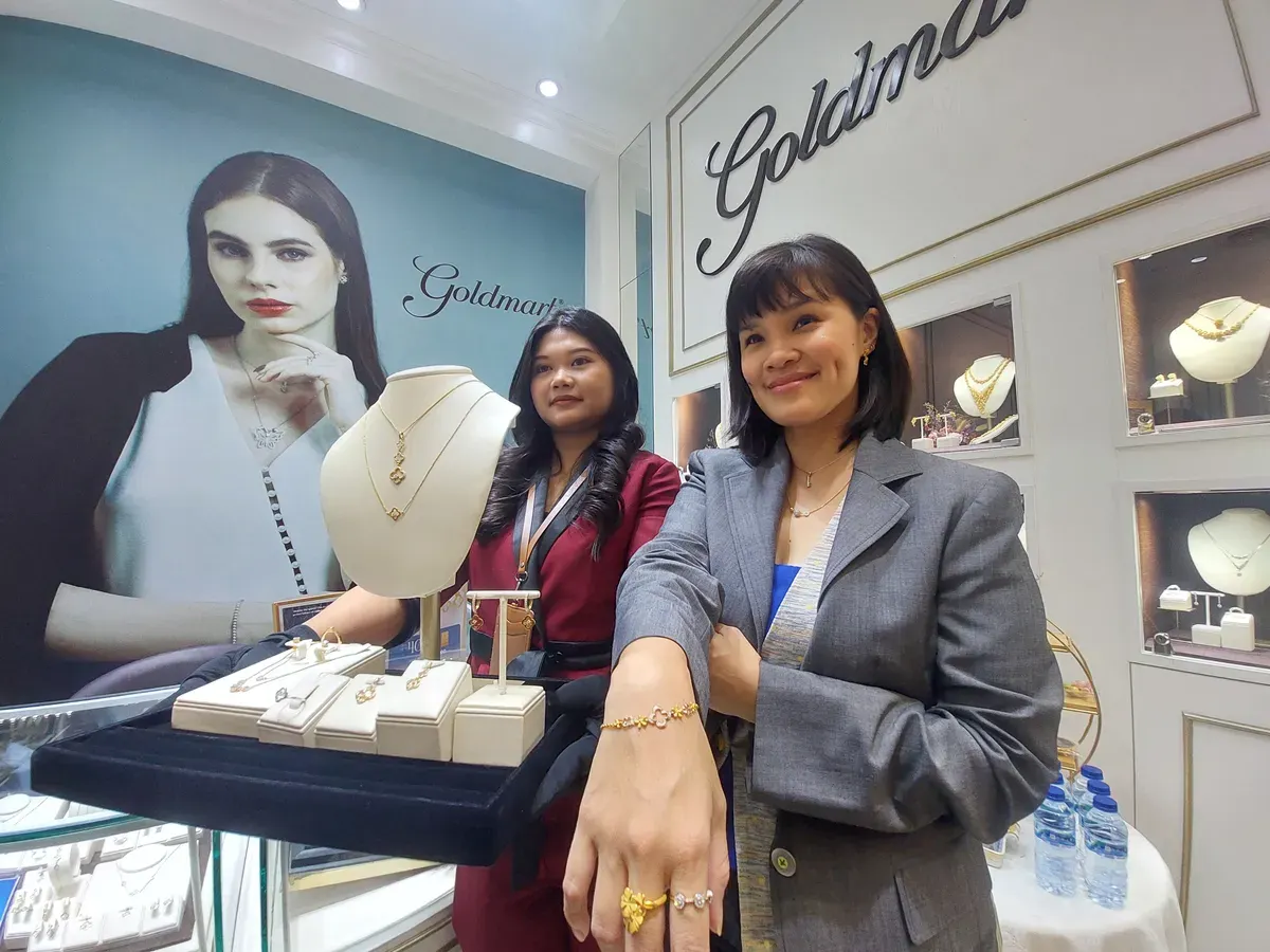 Yolana Limman, generasi kedua dari keluarga pendiri Goldmart Jewelry. (Sumber: Ayobandung.id | Foto: Eneng Reni Nuraisyah Jamil)