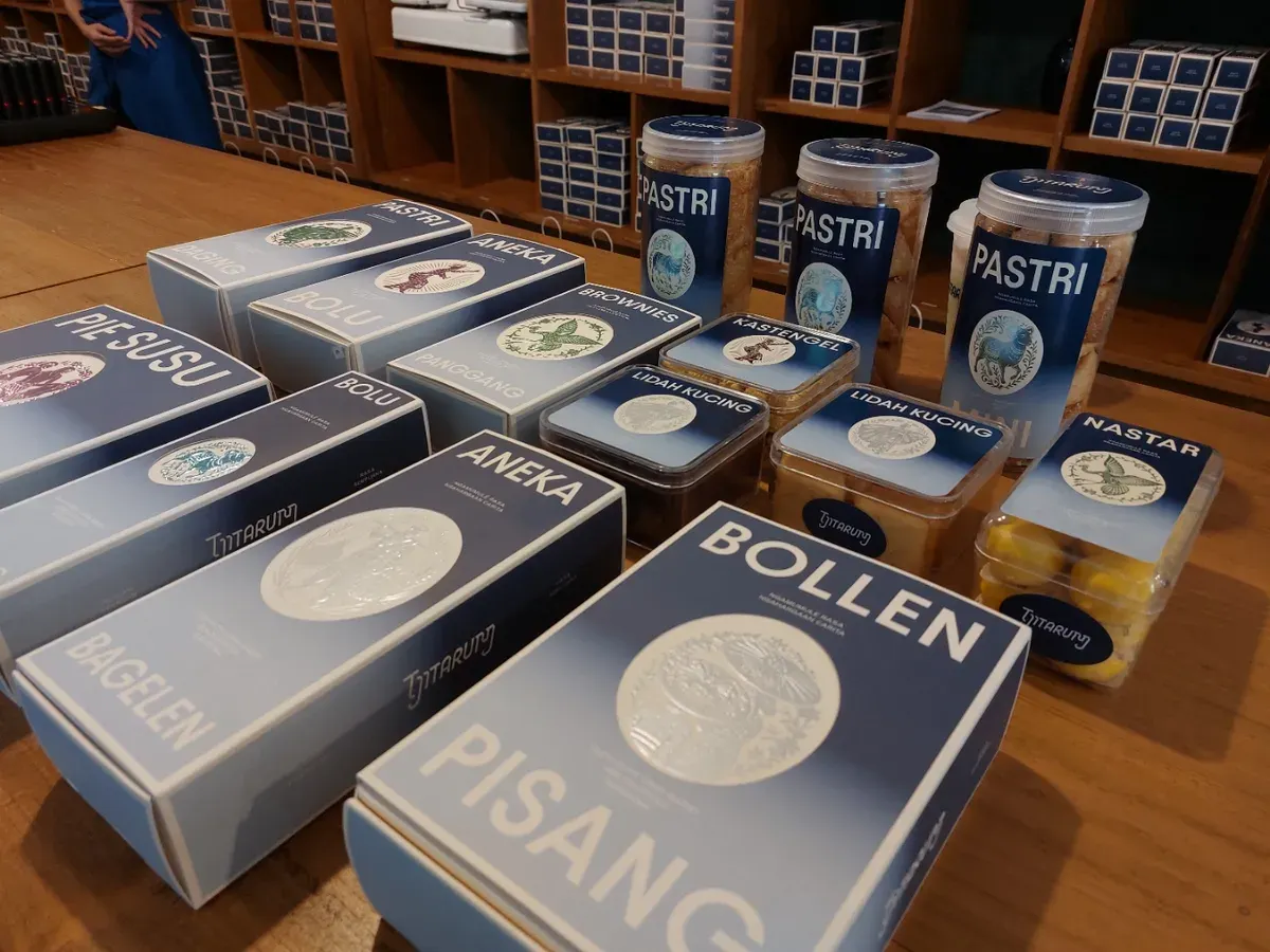 Kehadiran Tjitarum sebagai toko bolu dan kue bukan sekadar membuka ruang baru bagi wisatawan untuk membeli buah tangan. Namun simbol bagaimana kuliner bisa menjadi bahasa pelestarian budaya. (Sumber: Ayobandung.id | Foto: Eneng Reni Nuraisyah Jamil)