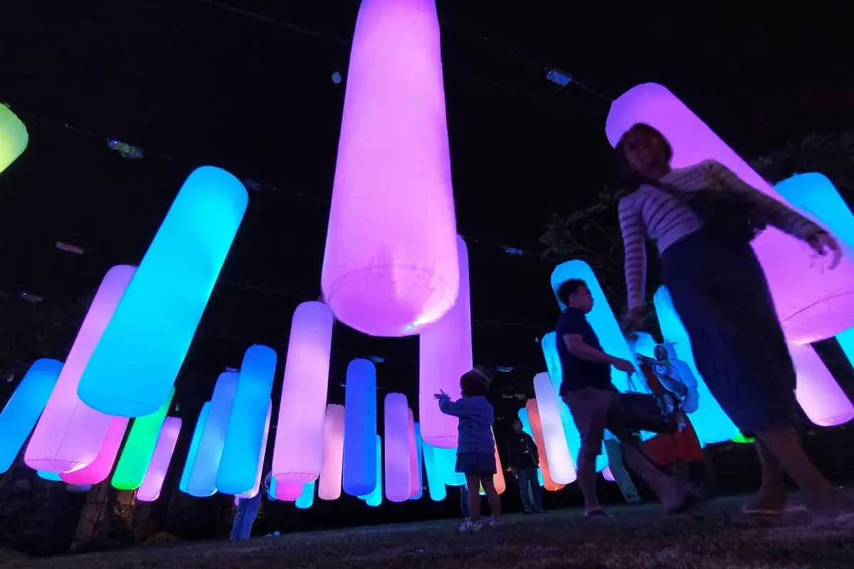 Galactic Glow di Paris van Java Mall Bandung. (Sumber: Ayobandung.id | Foto: Irfan Al-Faritsi)