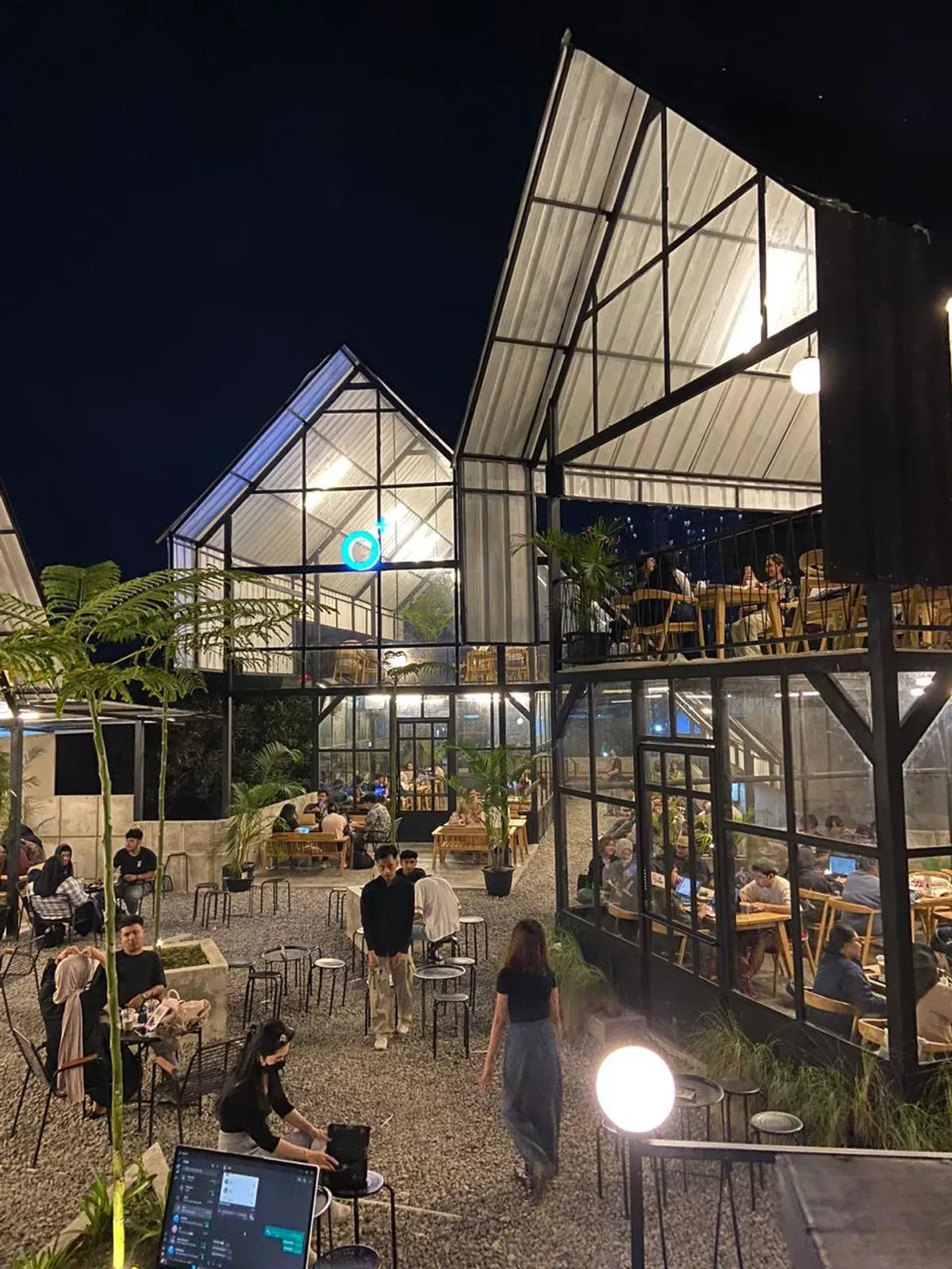 Cahaya hangat, suasana tenang, dan cerita yang tak pernah selesai (Sumber: Dokumentasi Penulis)