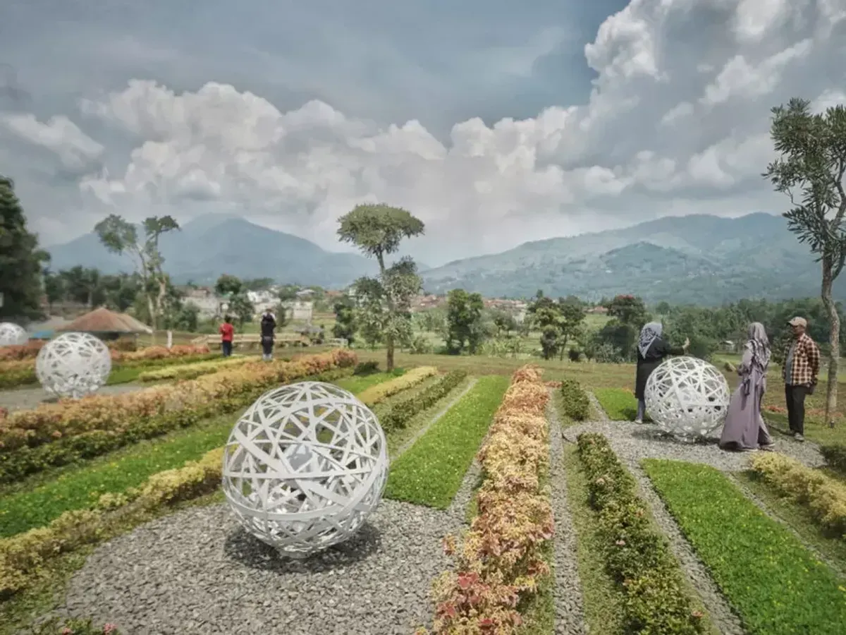 Makam Eril di Cimaung, Kabupaten Bandung. (Sumber: Ayobandung.id | Foto: Kavin Faza)