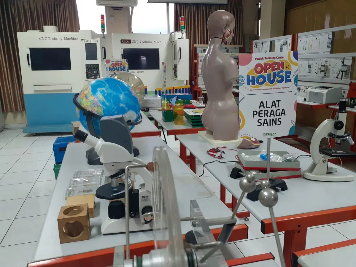 Alat peraga pendidikan di Pudak Training Center Gedebage Bandung (Sumber: Dokpri | Foto: Totok Siswantara)
