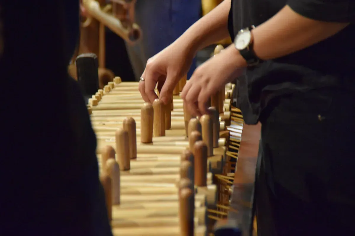 Bagi komunitas anak muda Sound of Heritage (SORA) di Bandung, tradisi adalah ruang yang paling luas untuk berimajinasi. (Sumber: Dokumentasi Penulis)