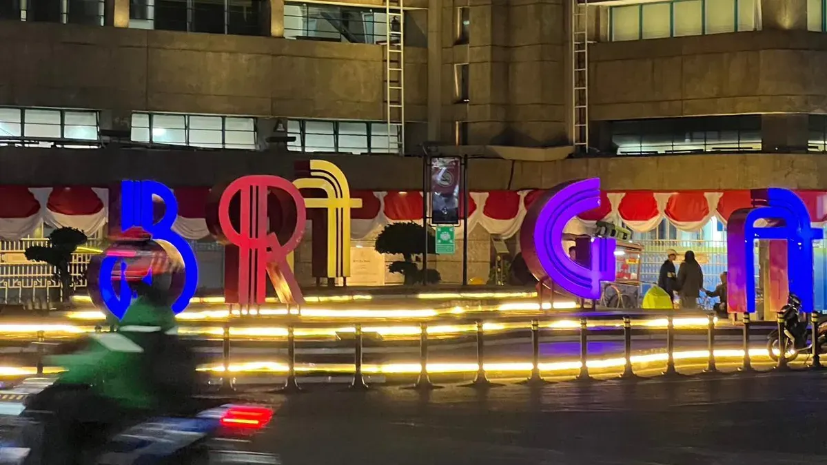 Braga pada malam hari dan merupakan salah satu icon Kota Bandung, Rabu (3/12/2024). (Sumber: Dokumentasi Pribadi | Foto: Nayla Andini)