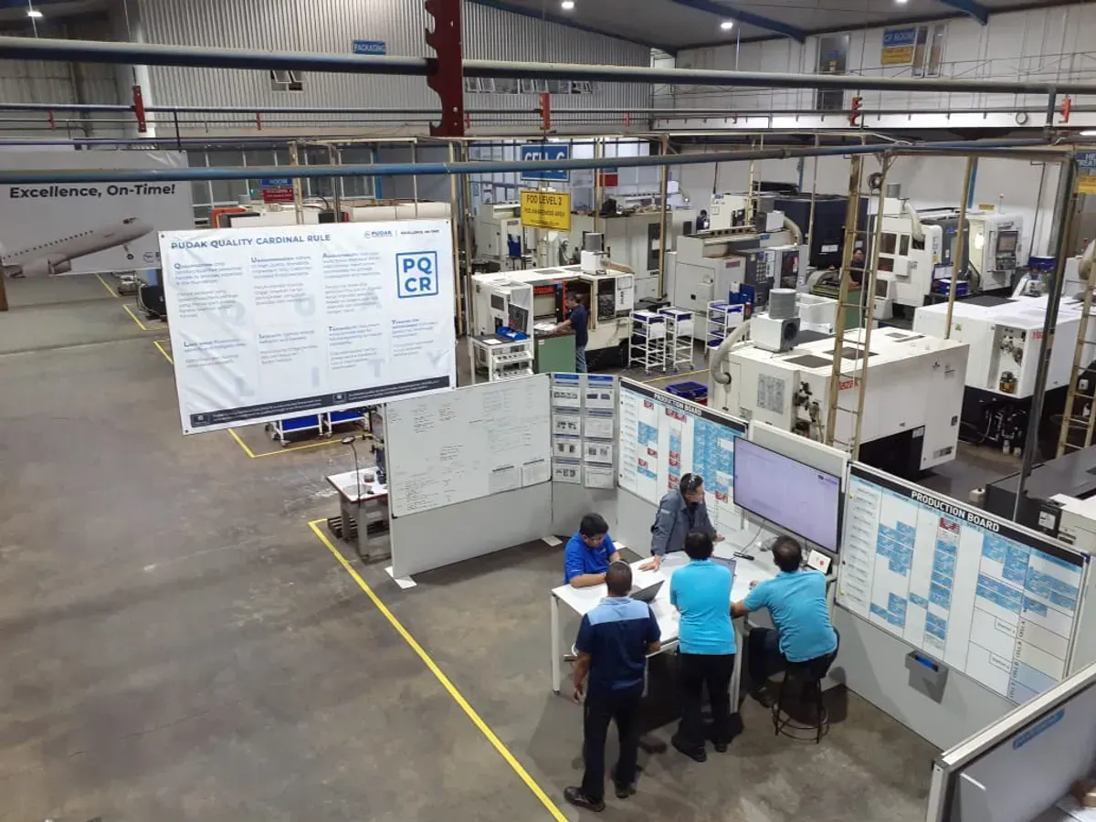 Hangar machining Pudak Group di kawasan industri Gedebage Bandung yang memproduksi komponen pesawat terbang pesanan Airbus dan Boeing (Sumber: dokpri | Foto: Totok Siswantara)