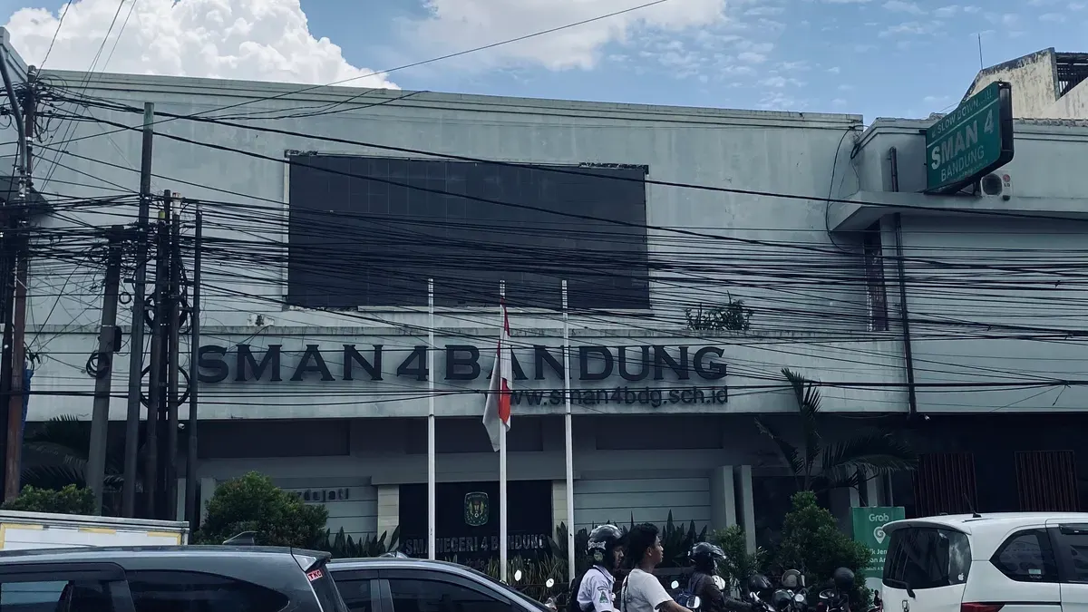 Kondisi gedung SMAN 4 Bandung, Jalan Gardujati No. 20, Kelurahan Kebon Jeruk, Kecamatan Andir, Kota Bandung. (5/12/2025) (Sumber: Dokumentasi pribadi) (Foto: Khansa Alifa)