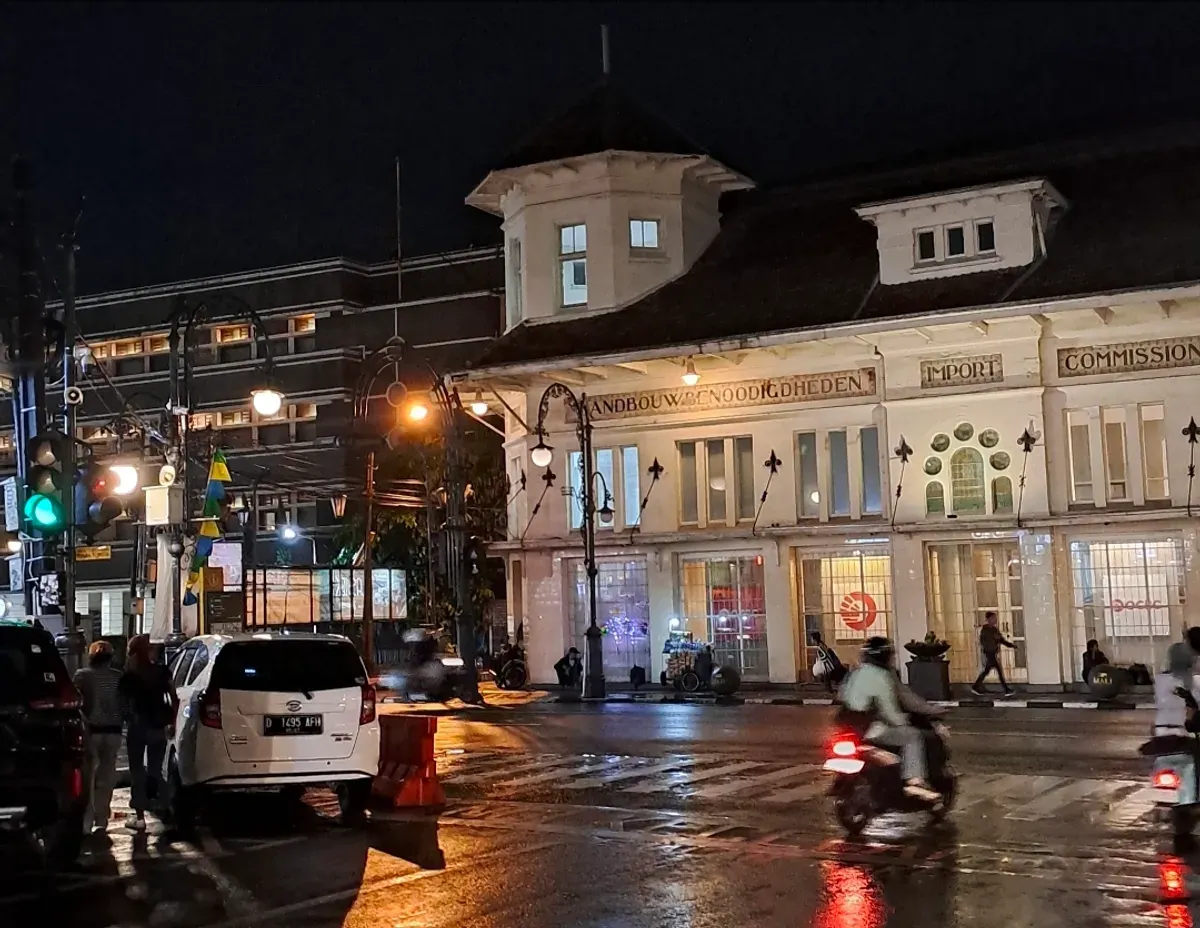 Suara bising nan kencang memantul di jalanan hingga membuat kita tak terasa tenang. (Dokumentasi Penulis)