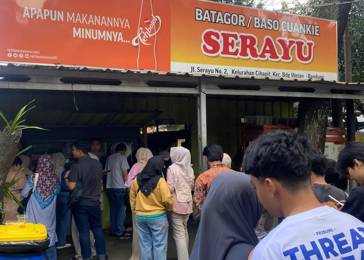 Suasana Antre Batagor dan Baso Cuankie Serayu (Sumber: Dokumentasi Pribadi | Foto: Miya Siti Nurimah)