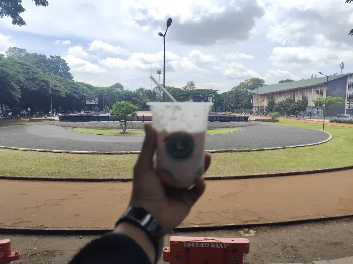 Foto diambil langsung di Saparua Sport sambil menikmati indahnya pemandangan. (Foto: Rizki Hidayat)