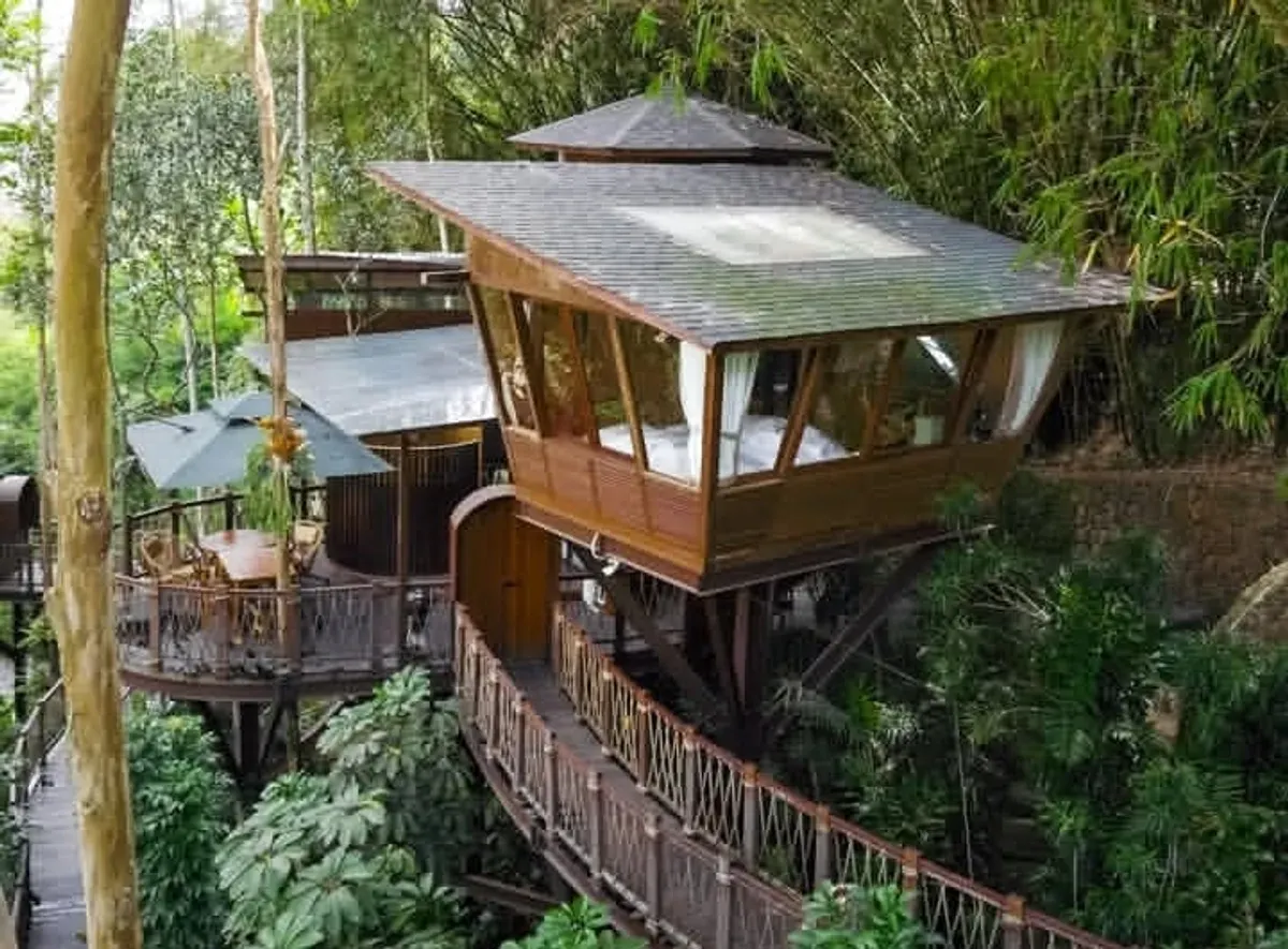 Salah satu faktor yang memperkuat posisi Bandung sebagai destinasi akhir tahun adalah kemunculan resort-resort dengan konsep menarik (Sumber: Instagram @chanaya.bandung)