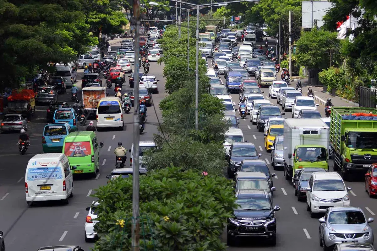 Ilustrasi lonjakan wisatawan. (Sumber: Ayobandung.id)