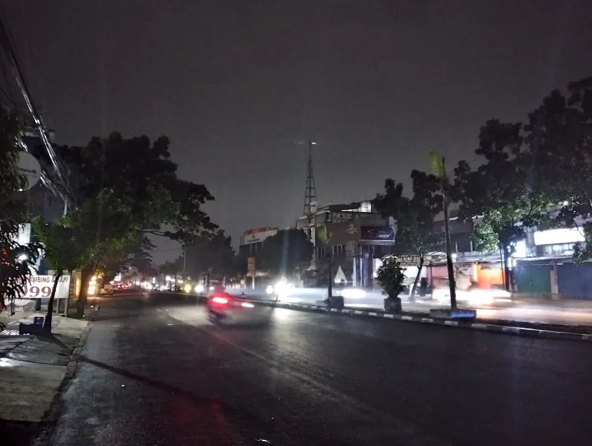 Kurangnya Pencahayaan di Jalan Terusan Buah Batu, Kota Bandung, pada Senin, 1 Desember 2025 (Sumber: Dok. Penulis| Foto: Zaki)