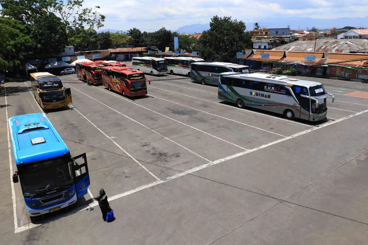 Suasana Terminal Cicaheum, Kota Bandung. (Sumber: Ayobandung | Foto: Irfan Al Faritsi)