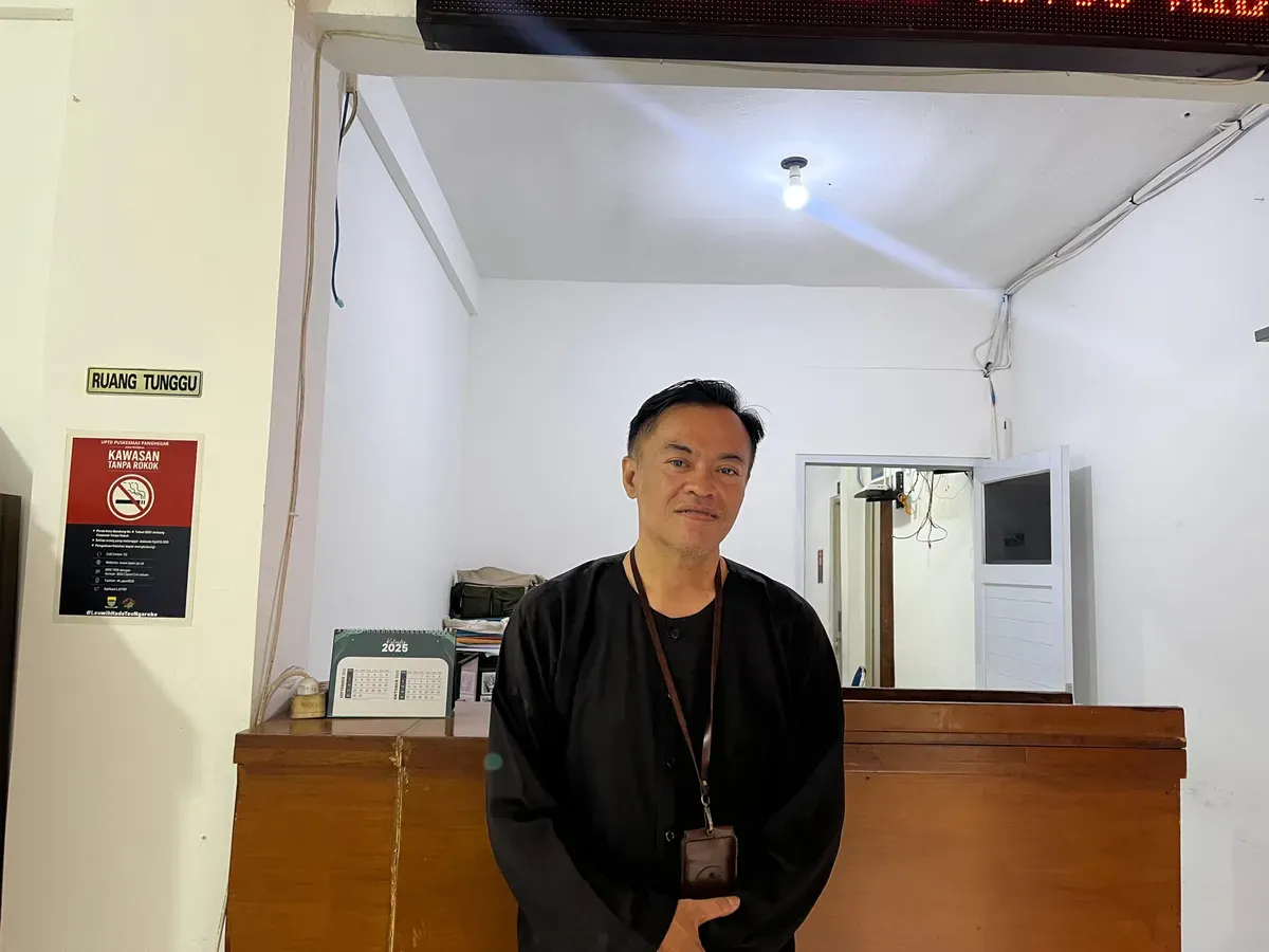 Firman adalah putra asli Bandung yang tumbuh di Kiara Condong, sebuah lingkungan yang menurutnya menjadi “sekolah kehidupan” pertama. (Sumber: Dokumentasi Penulis)