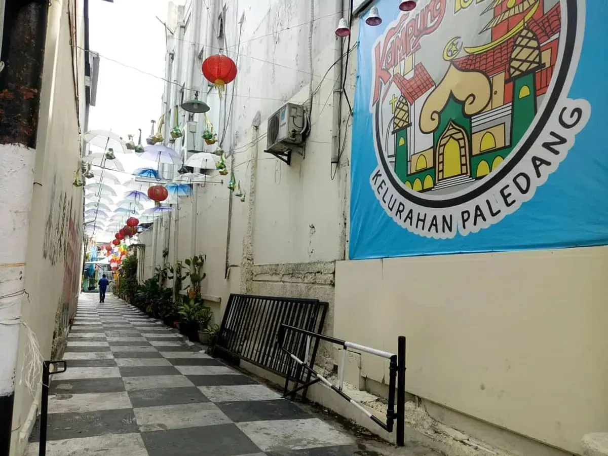 Gang Ruhana, Kelurahan Paledang, berdiri Kampung Toleransi, ikon wisata religi yang diresmikan Pemerintah Kota Bandung. (Sumber: Ayobandung.id | Foto: Eneng Reni Nuraisyah Jamil)