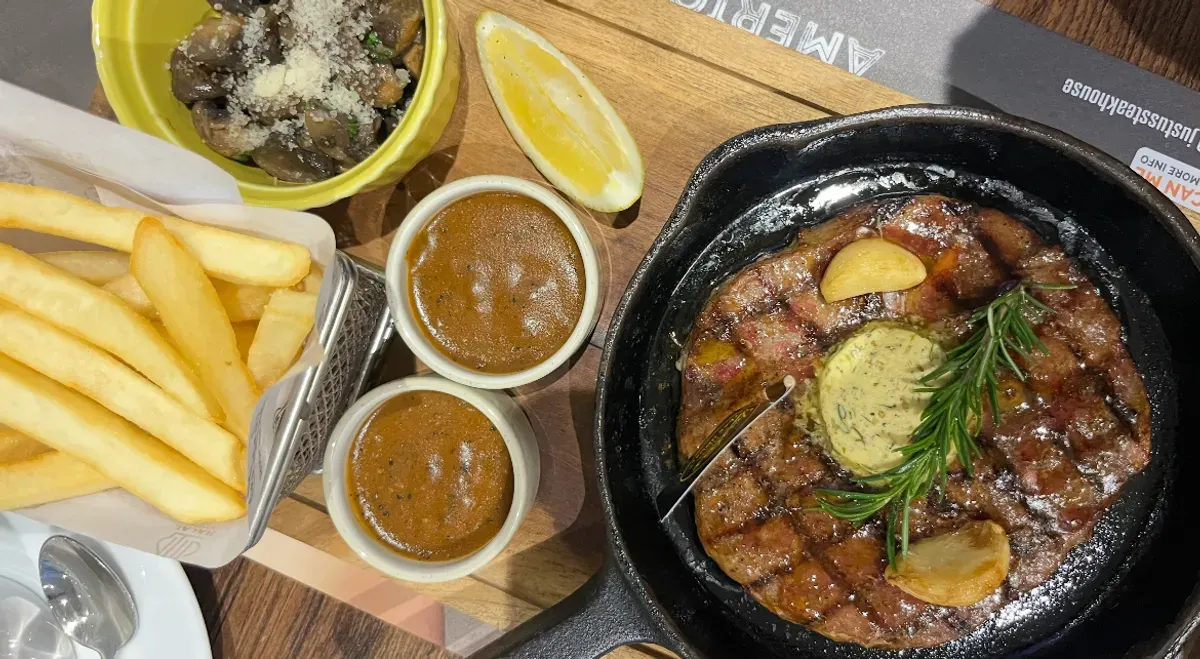 Ribeye Meltique, salah satu menu favorit di Justus Steakhouse. (Sumber: Dokumentasi Pribadi | Foto: Seli Siti Amaliah Putri)