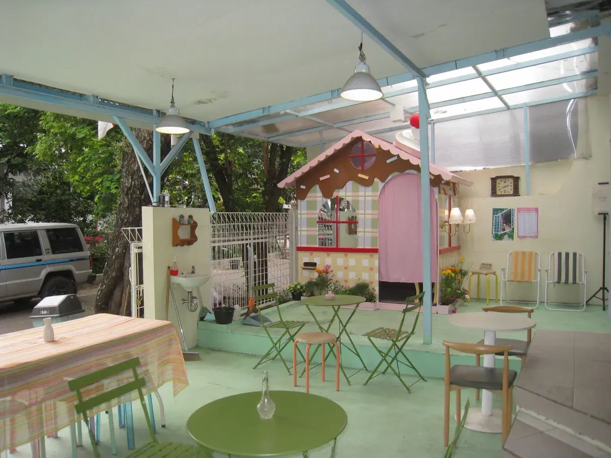 Suasana Seboeah Tjinta Cafe yang identik dengan gaya coquette yang manis. (Foto: Nabella Putri Sanrissa)