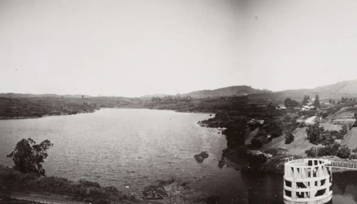 Potret zaman baheula Situ Cileunca, Pangalengan, Kabupaten Bandung. (Sumber: KITLV)