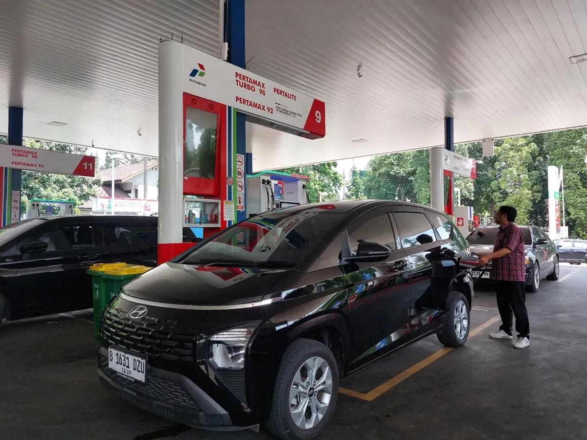 Ilustrasi. Mobilitas tinggi, arus mudik, serta destinasi wisata yang ramai menjadi faktor utama meningkatnya konsumsi Bahan Bakar Minyak (BBM) dan Liquefied Petroleum Gas (LPG). (Sumber: Ayobandung.id | Foto: Eneng Reni Nuraisyah Jamil)