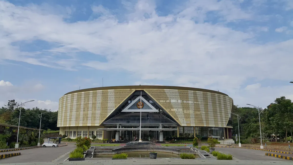 Gedung Rektorat Universitas Padjadjaran. (Sumber: Wikimedia)
