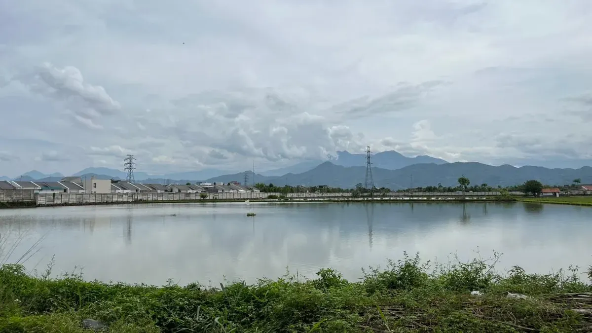 Genangan air, imbas dari tidak adanya irigasi yang lancar (14/12/2025). (Sumber: Dokumentasi Pribadi | Foto: Shafwan Harits A.)