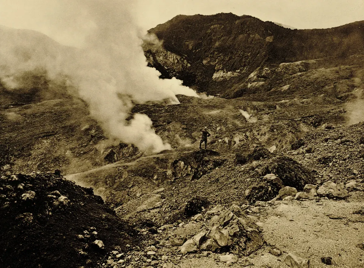 Gunung Papandayan tahun 1920-an. (Sumber: KITLV)