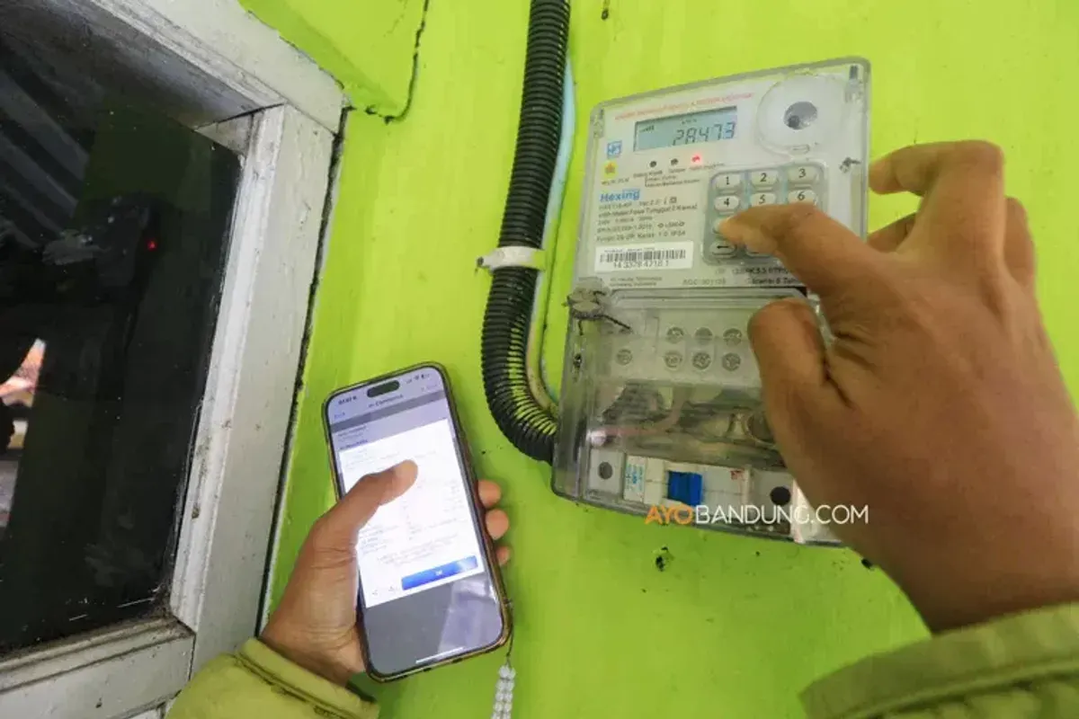 Meteran listrik. (Sumber: Ayobandung.com | Foto: Irfan Al-Faritsi)