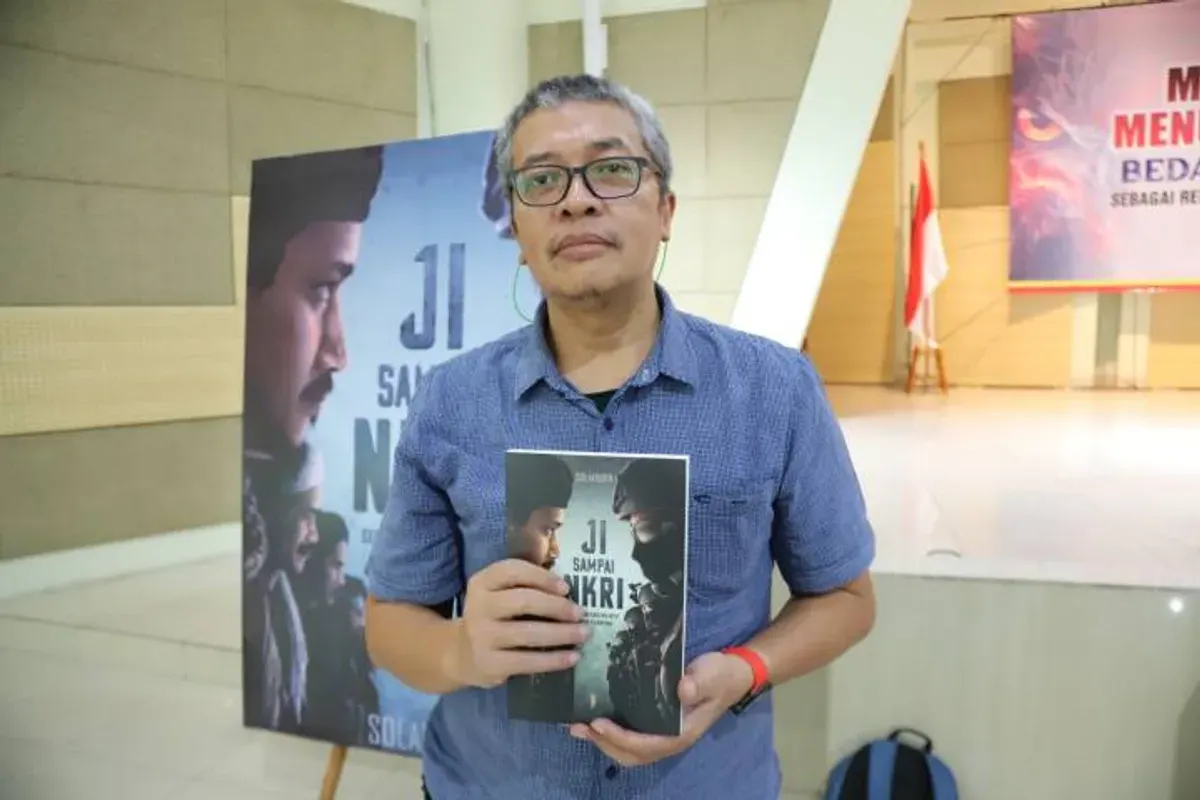 Solahudin penulis buku “JI sampai NKRI” usai acara bedah buku di Aula MUI Kota Tangerang, Kamis (19/9/2025). (Sumber: Diskominfo | Foto: ABDUL HAKIM FAJARULLAH)