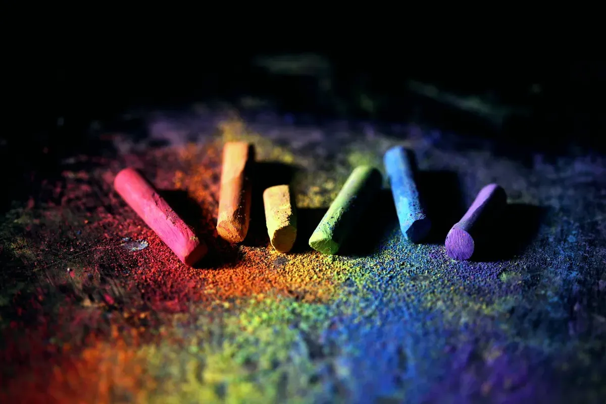 Hari ini, prilaku menyimpang bisa disamarkan dengan berbagai istilah global yang membuat terlihat keren dan terkoneksi global seperti LGBT. (Sumber: Pexels/Alexander Grey)