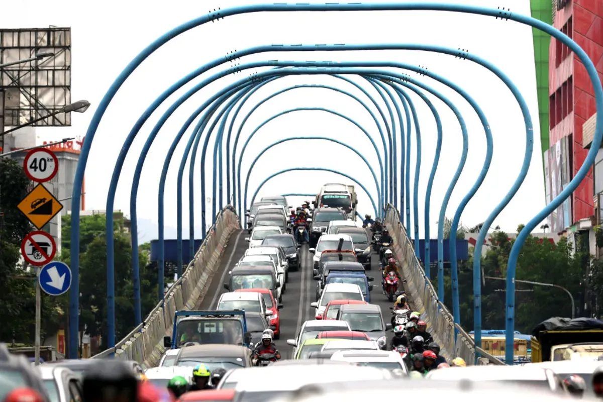 Kemacetan di Flyover Antapani. (Sumber: Ayobandung | Foto: Kavin Faza)