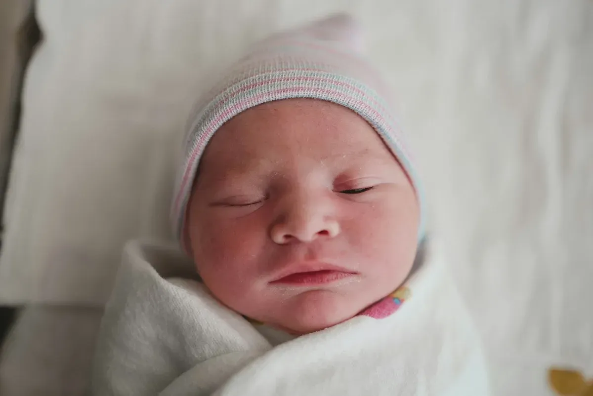 Ilustrasi, bukan bayi yang ditelantarkan. (Sumber: Unsplash | Foto: Jimmy Conover)