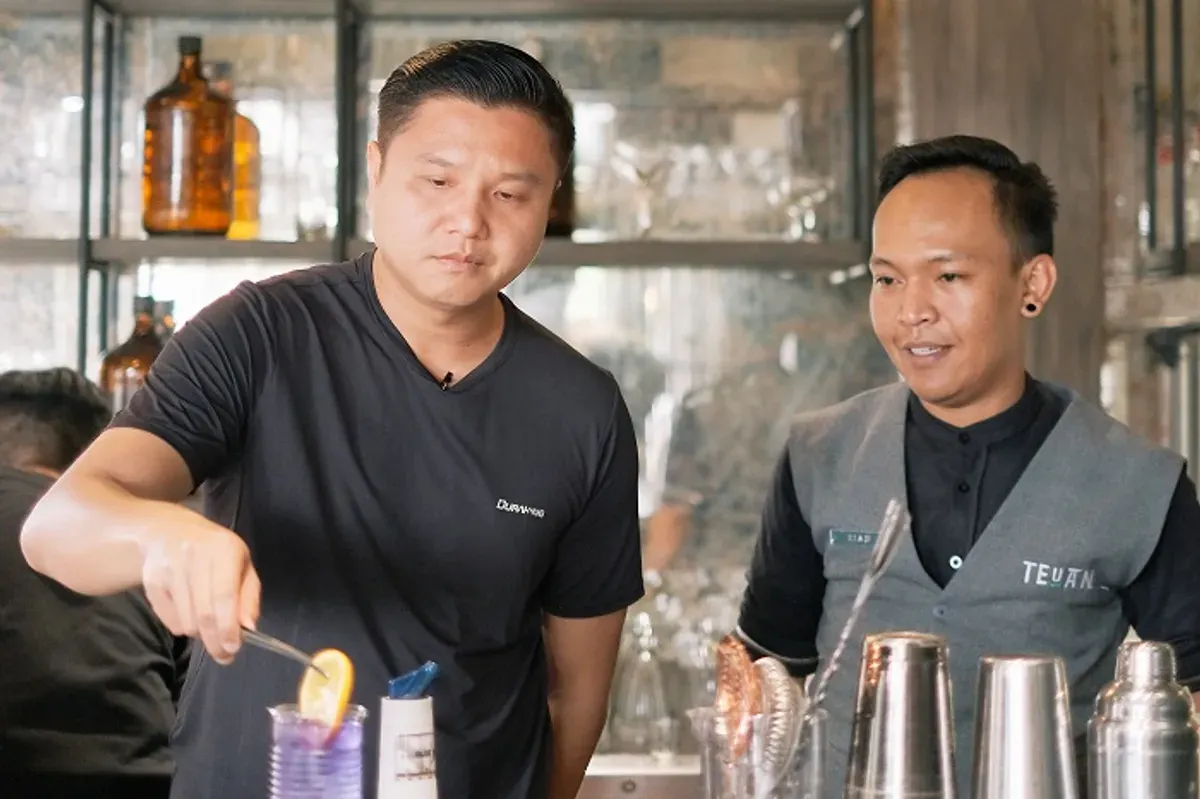 Sebelum suara gelas bersentuhan dan aroma masakan menguar dari dapur Teuan, ada mimpi yang diam-diam tumbuh di kepala pebisnis muda asal Bandung, yakni Billy Linjaya.