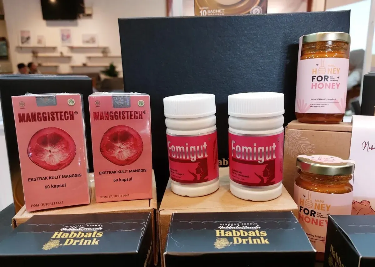 Di balik kemasan botani dan formula ilmiah, ada semangat kampanye yang tengah digerakkan Nabawi Health, yakni mengajak perempuan Indonesia kembali akrab dengan kekayaan alamnya. (Sumber: Ayobandung.id | Foto: Eneng Reni Nuraisyah Jamil)