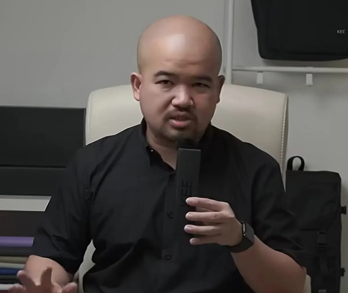 Di balik brand lokal KEE ini berdiri Riky Santoso, seorang fotografer yang sudah mengenal dunia lensa sejak masa sekolah. (Sumber: instagram.com/kee.id)