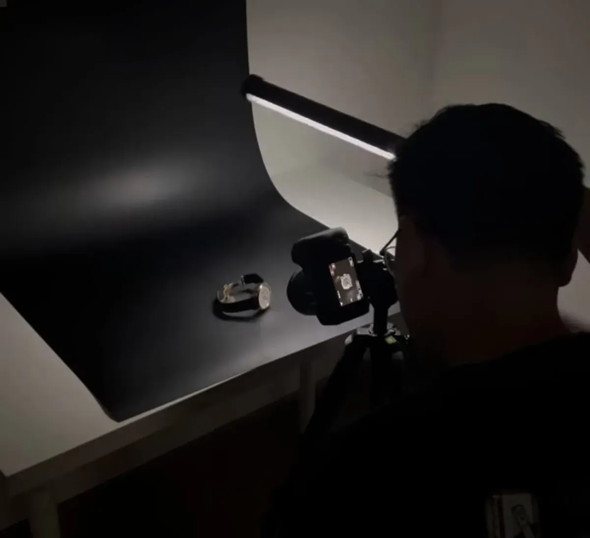 Alasfotoprops hadir sebagai solusi visual yang membantu pelaku UMKM tampil lebih profesional dan menjangkau pasar digital dengan percaya diri. (Sumber: Alasfotoprops)