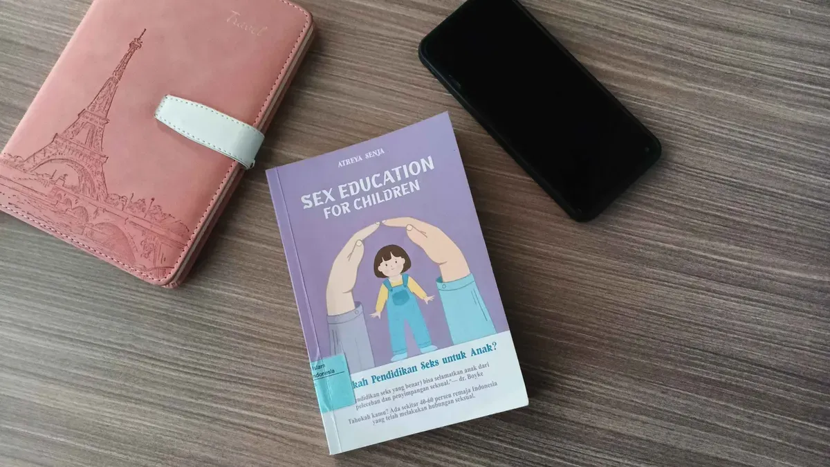 Buku Sex Education For Children, Karya Atreya Senja (Sumber: Dokumentasi Penulis | Foto: Dias Ashari)