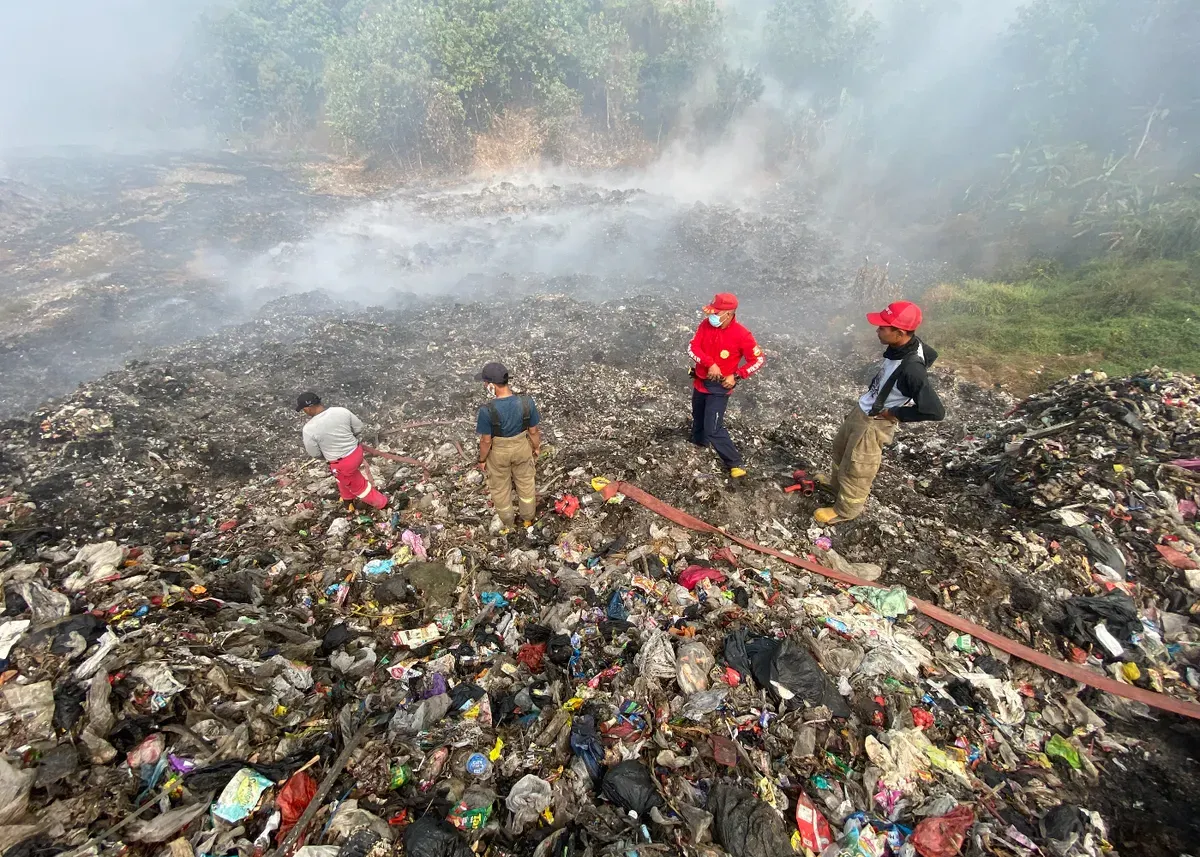 TPA Sarimukti, Bandung Barat, setelah kebakaran pada 2023 lalu. (Sumber: Ayobandung | Foto: Restu Nugraha)