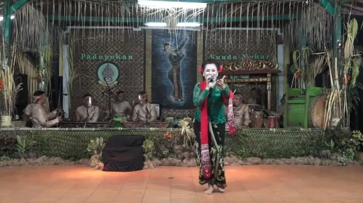 Pentas kesenian Bangreng di Sumedang. (Sumber: YouTube JagabudayaJabar)