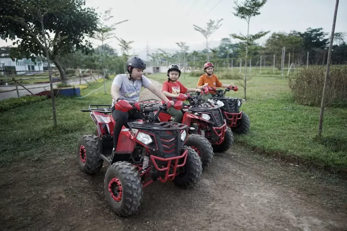 Menikmati Akhir Pekan di Tepi Healing (Sumber: ayobandung.com | Foto: Kavin Faza)