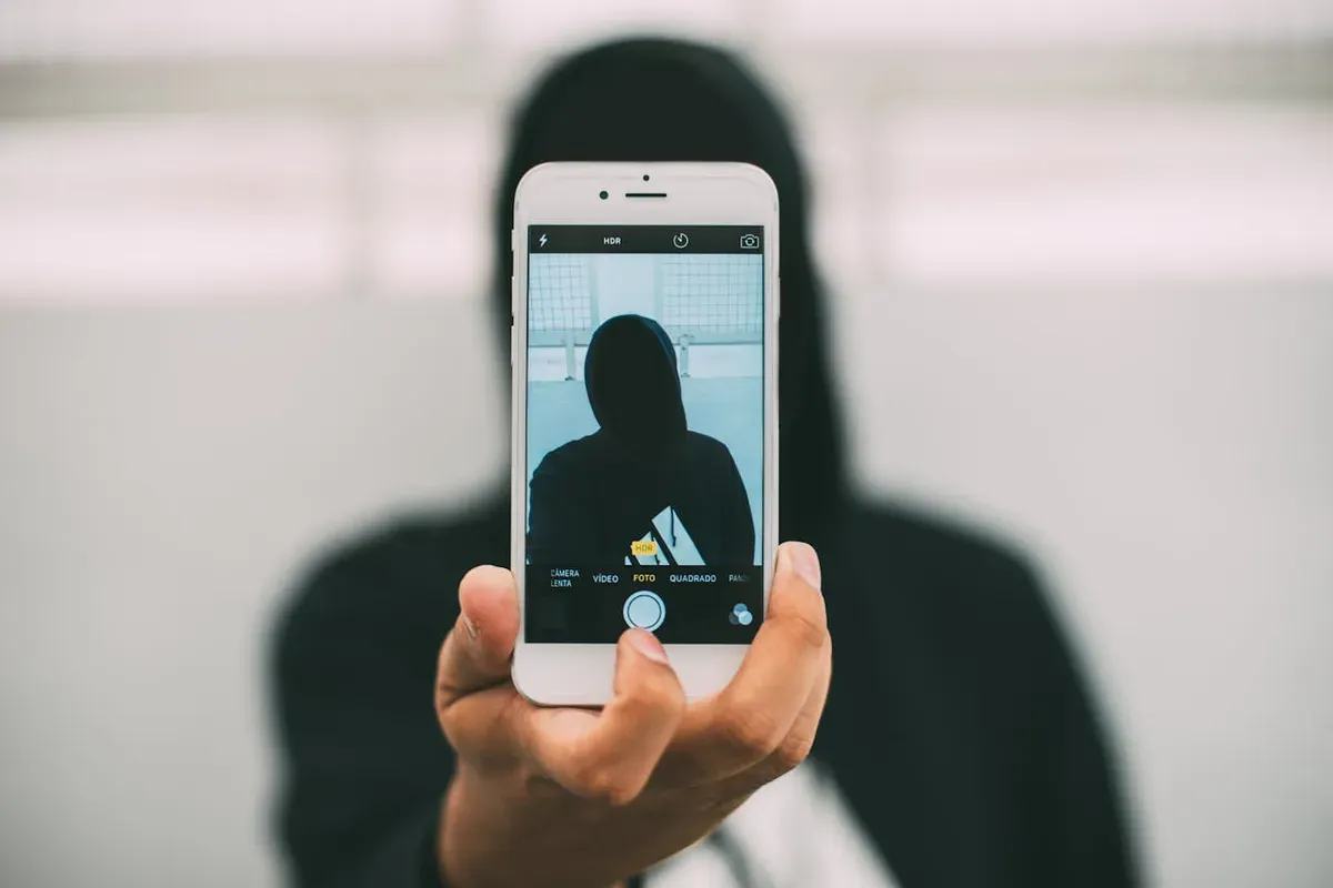 Ada faktor yang mengakibatkan semakin meningkatnya konten ekshibisionisme atau pornografi di media sosial. (Sumber: Pexels/Kaique Rocha)
