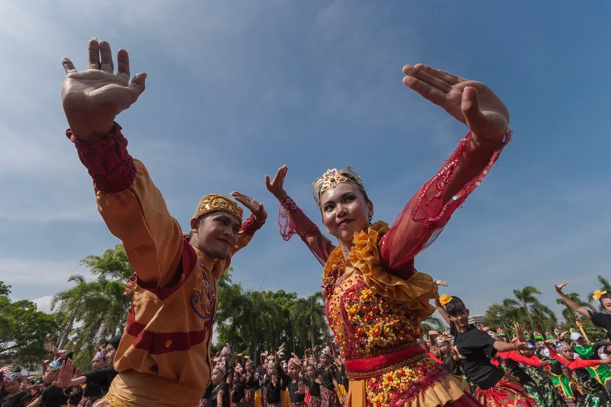 Tari Jaipongan asal Jawa Barat. (Sumber: Wikimedia)