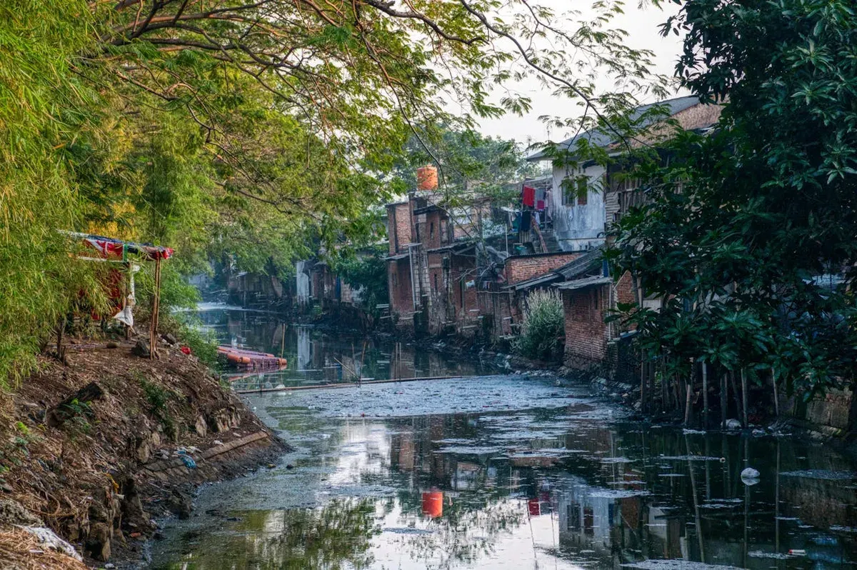 Di balik gemerlap pembangunan kota, ada permasalahan serius yang tidak boleh diabaikan. (Sumber: Pexels/Tom Fisk)