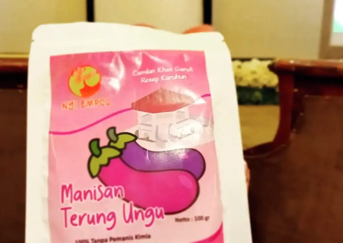 Manisan terung ungu Nyi Empol. (Sumber: Instagram @warung_bulienz)
