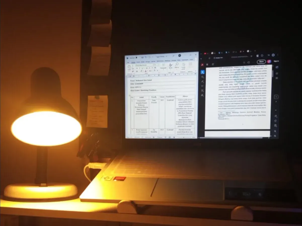 Ilustrasi mengerjakan tugas di waktu malam hari (Sumber: Pribadi | Foto: Muhamad Alan Azizal)