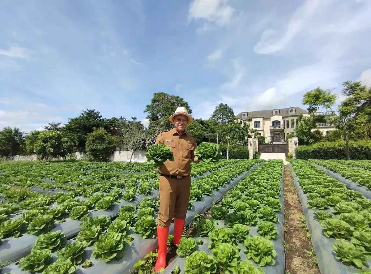 Gin Gin Ginanjar. Di bawah kepemimpinannya, program Buruan SAE meraih berbagai penghargaan nasional dan internasional. (Sumber: Humas DKPP Bandung | Foto: Humas DKPP Bandung)