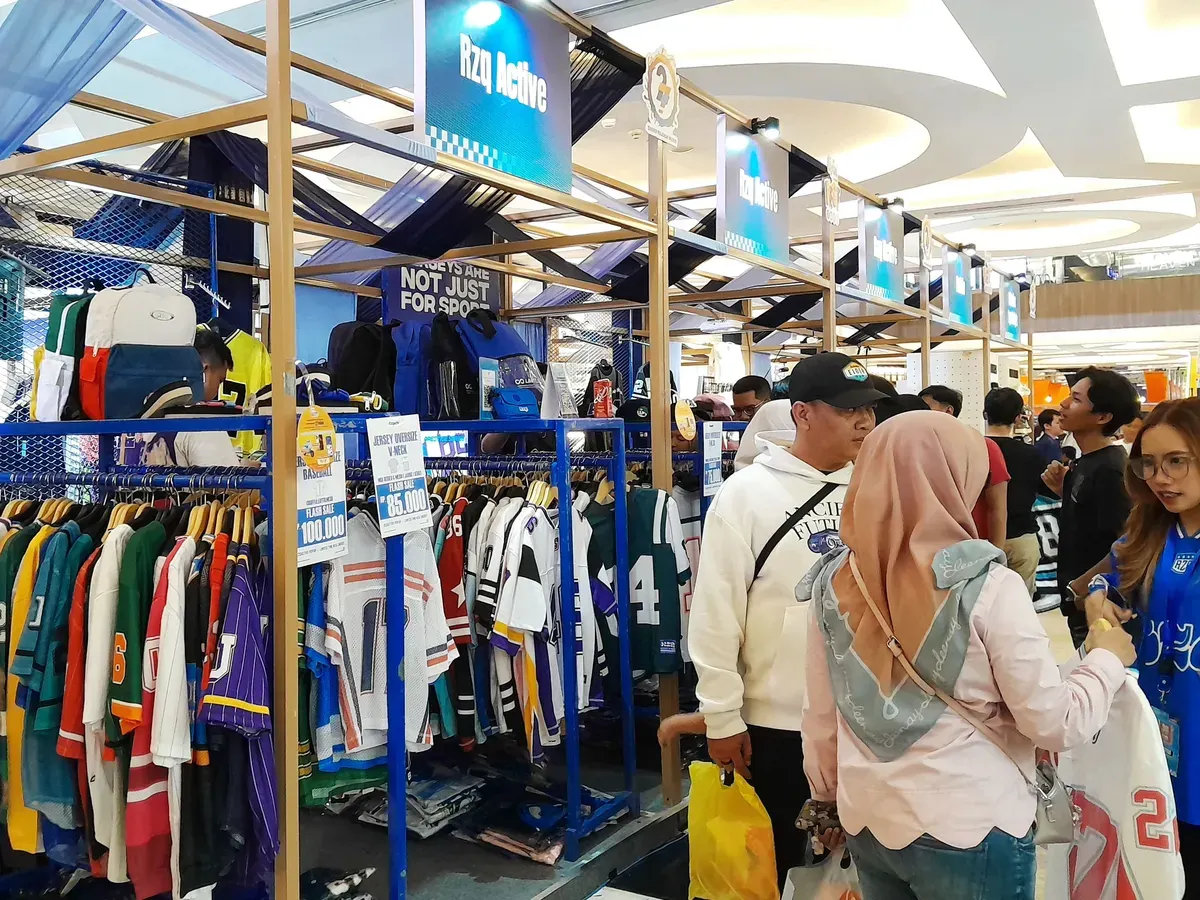 Antusias Pengunjung Livin' Market 2025 (Sumber: Dokumentasi Penulis| Foto: Firqotu Naajiyah)